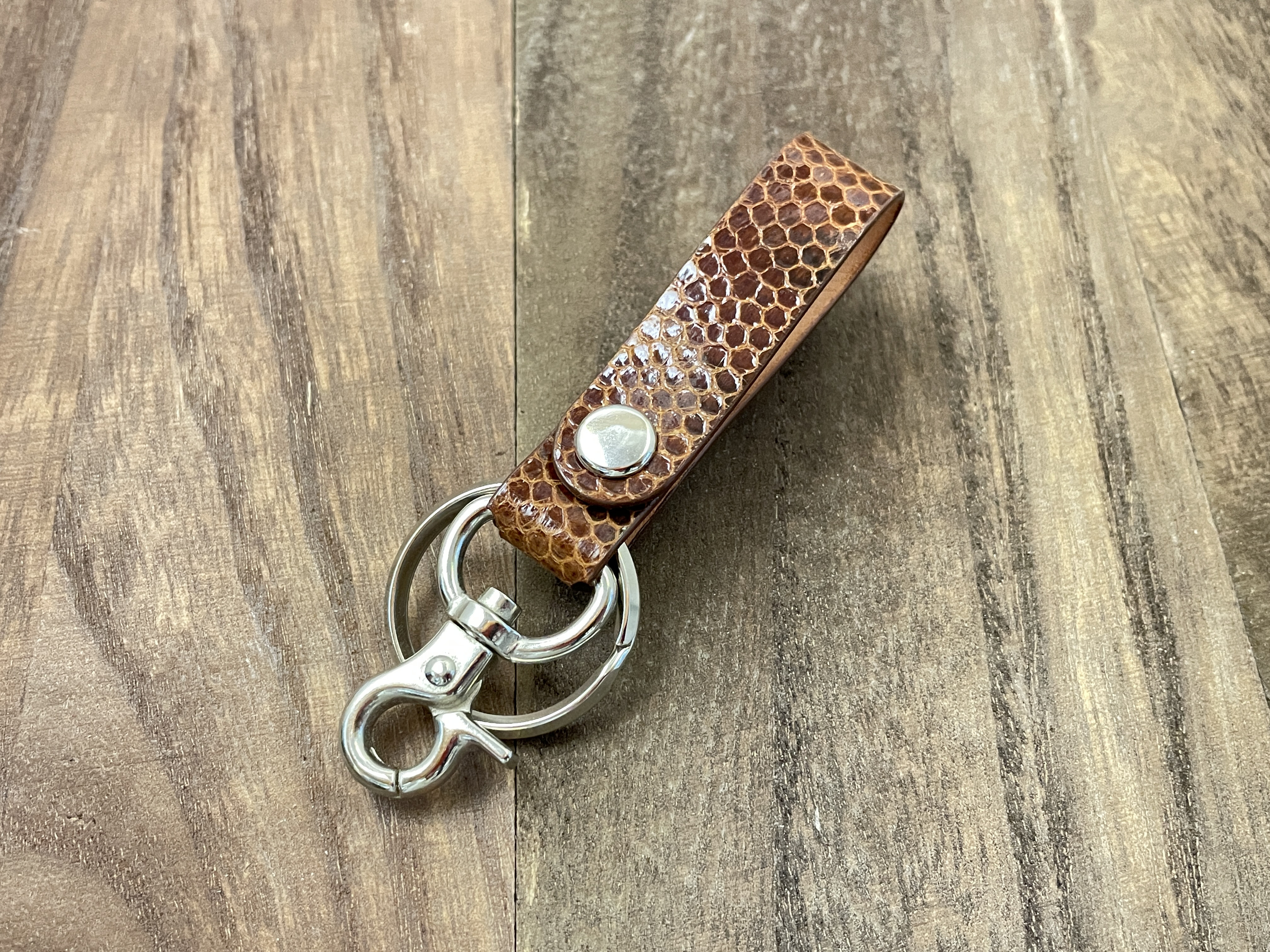 ウミヘビのホック式キーホルダー