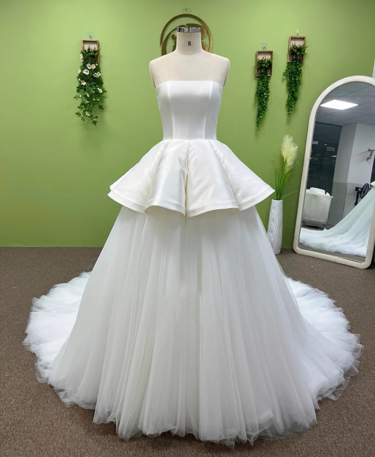 最新品位が漂う　フレアスカート　ソフトチュール　ラッフルスカート　ブライダル　チューブトップ　チャック　ロングトレーン