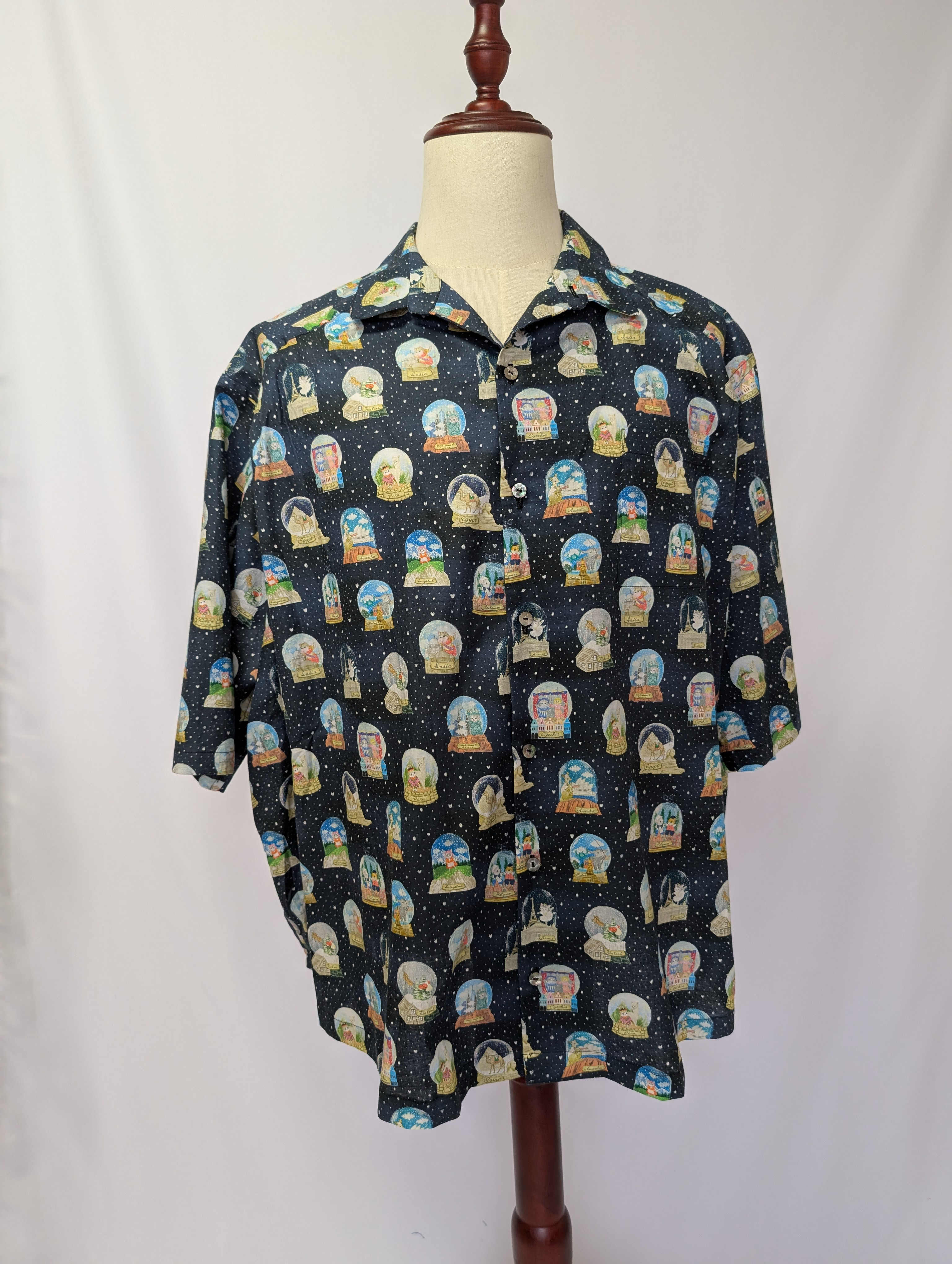 動物たちの物語を着る＊スノードーム柄コットンシャツ／綿ローン使用