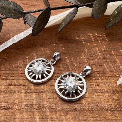 特別価格】*s925モアサナイト太陽ペンダントトップ177 ペンダント