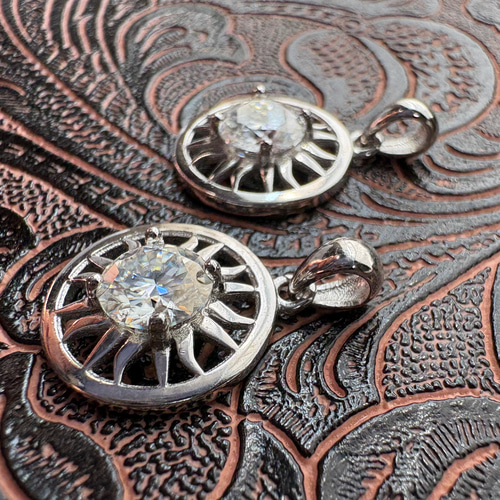 特別価格】*s925モアサナイト太陽ペンダントトップ177 ペンダント