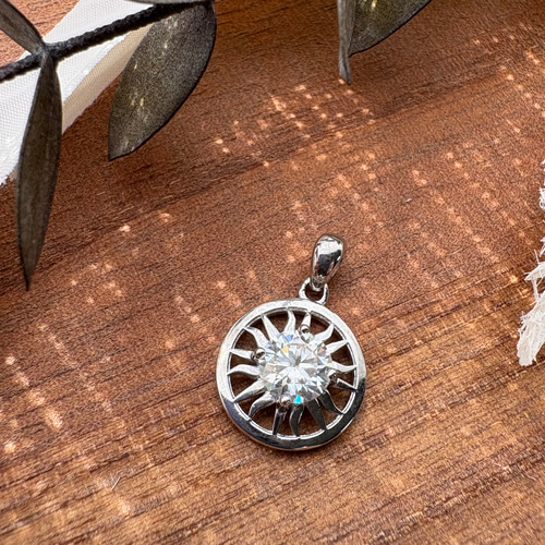 特別価格】*s925モアサナイト太陽ペンダントトップ177 ペンダント