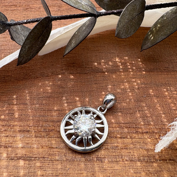 特別価格】*s925モアサナイト太陽ペンダントトップ177 ペンダント