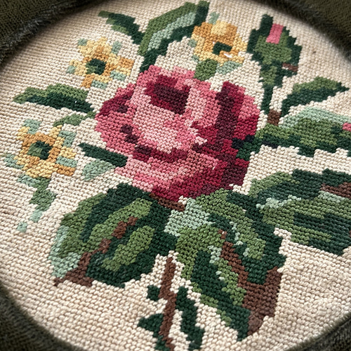 フランスVintage クロスステッチ刺繍額入り 額装 薔薇 Rose ベルベット
