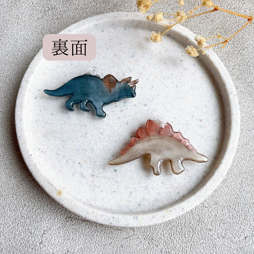 恐竜キーホルダー チャーム トリケラトプス ステゴサウルス ネイビー