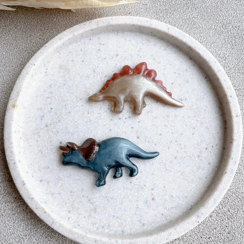 恐竜キーホルダー チャーム トリケラトプス ステゴサウルス ネイビー