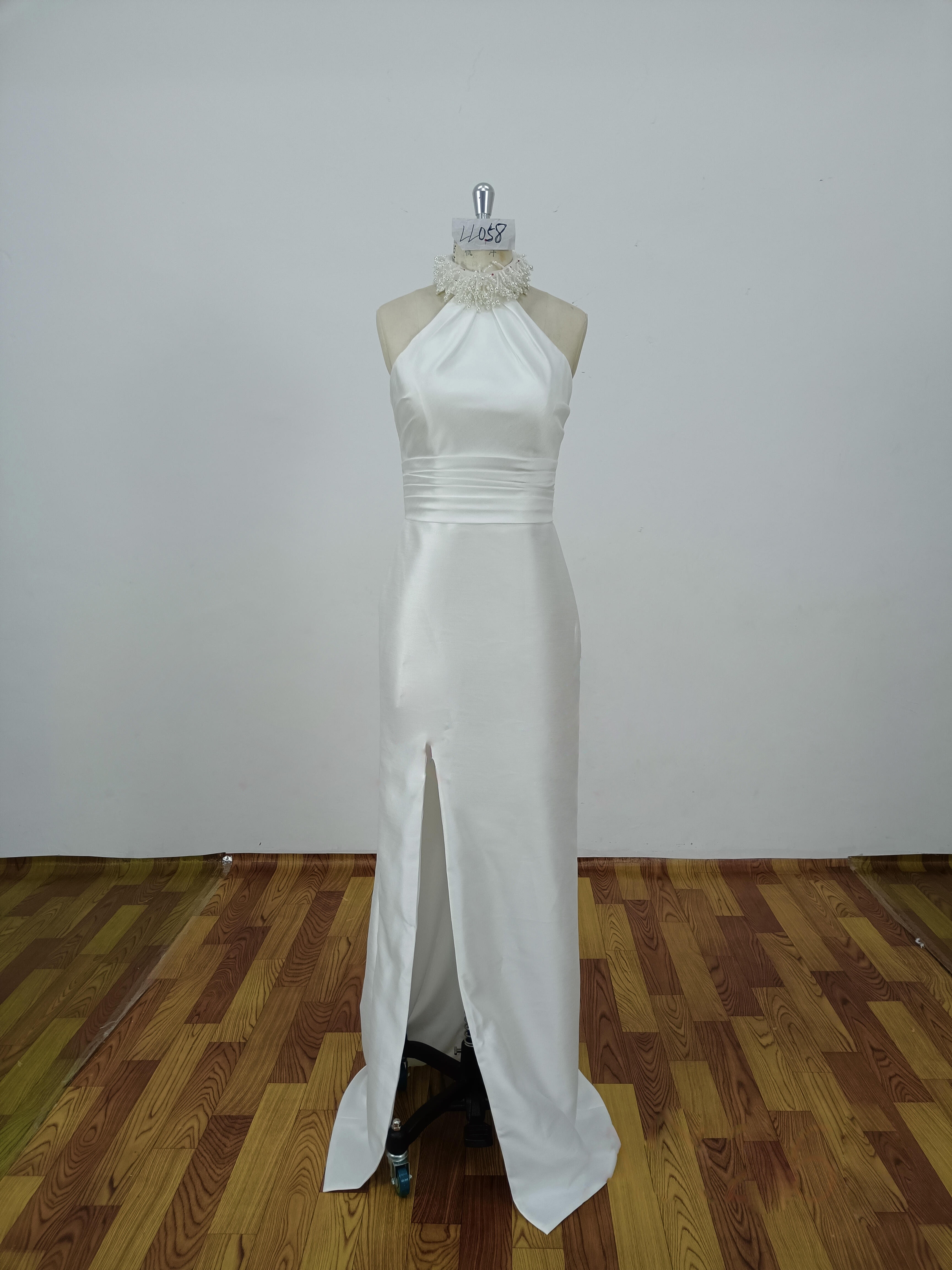 お買い得　ホルターネック　パール付き真珠　オフホワイト　袖無し取り外し可能オーバースカート　スッリト　ファスナー　結婚式