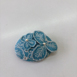 くるみボタン③①ハンドメイド刺繍ブローチヘアゴム ブローチ ⅡяIBANA