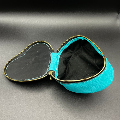 Heat Sora | 水色レザーのハート型のポーチ ポーチ Itsumoarigatone