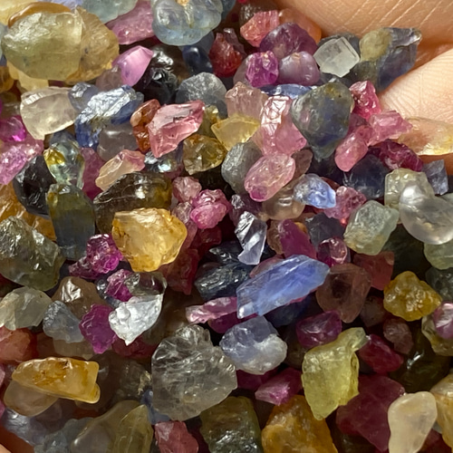 コランダム ★ ミャンマー産 鉱物 原石 宝石 ルース 天然石 サファイア RS11-24 非加熱 233.5ct サファイア 原石 ミャンマー産 ルース 天然石
