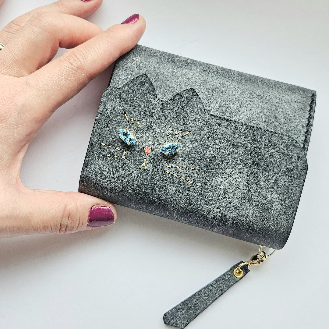 【受注制作】ねこのお顔jewelryver.三つ折り財布　アラスカ&サドルレザー　ロシアンブルー・黒猫