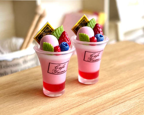 37 ＊苺のアイスクリーム 2個セット＊ ミニチュアスイーツ