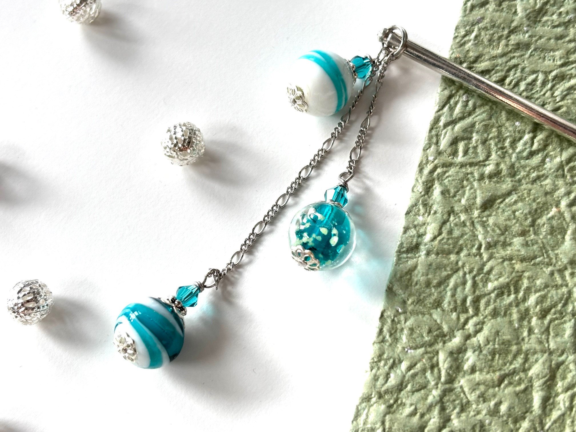 かんざし　エメラルドグリーンのとんぼ玉３連B　一本挿し　一本簪　涼しげ　夏　ガラス　緑　シルバー