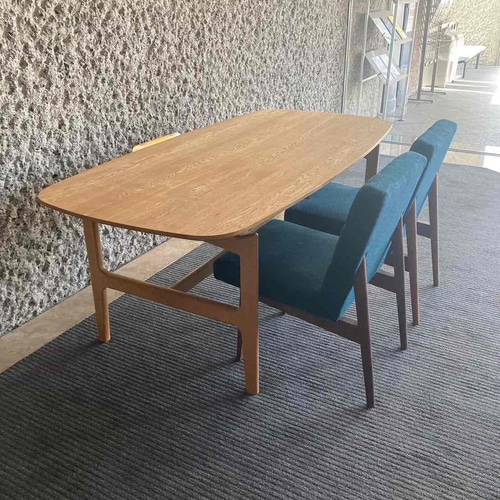 北海道産ナラ無垢材／作家手製ダイニングテーブル／一点物・構造美