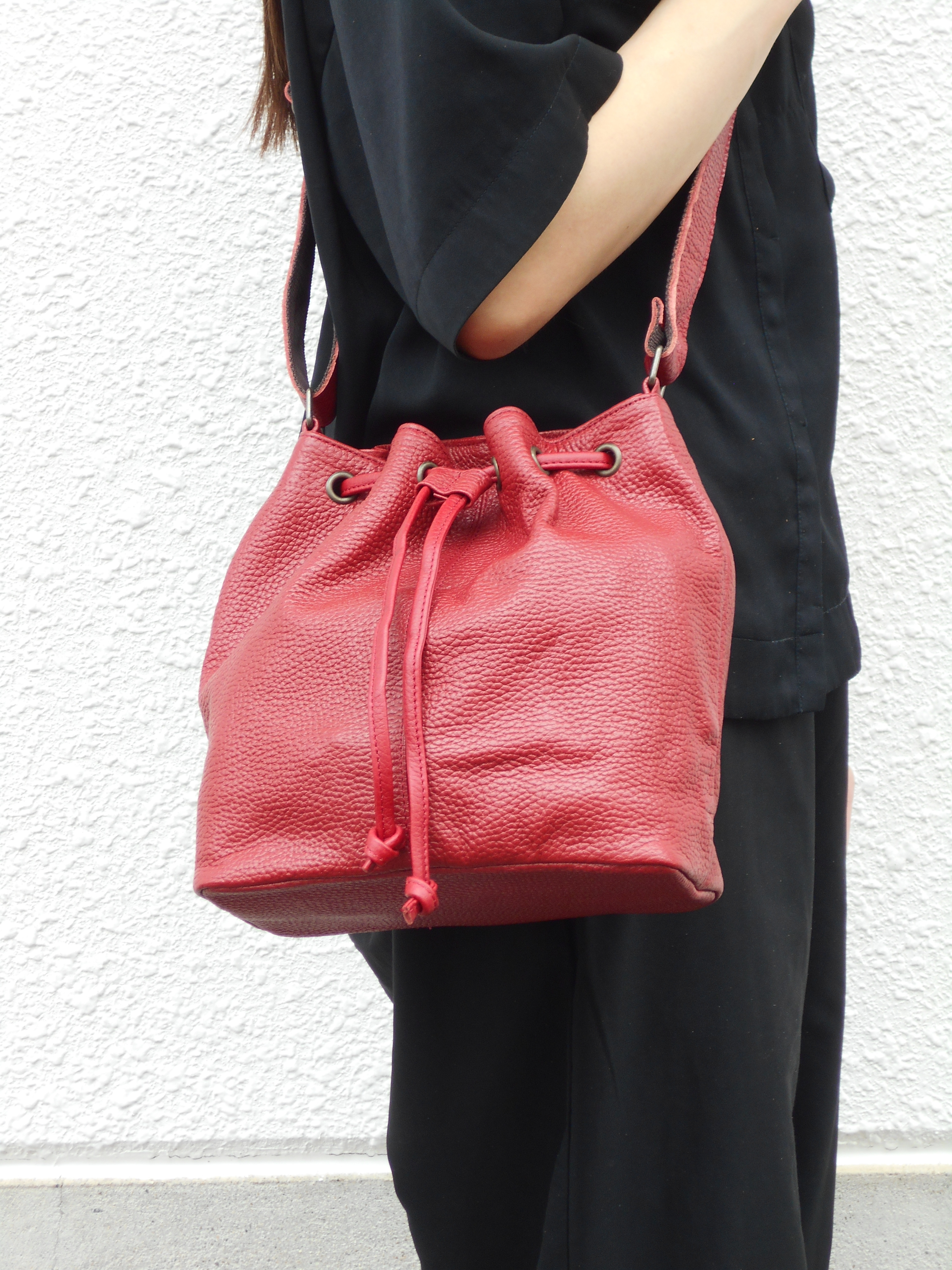 【値下げ】　牛革　巾着ショルダー