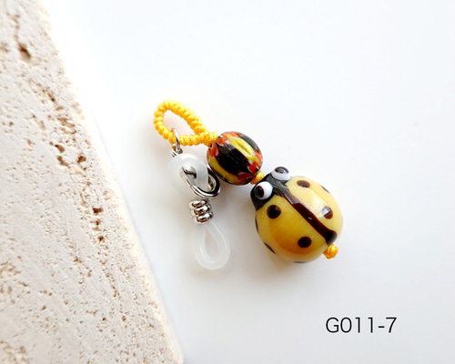 G011 てんとう虫 ガラスビーズ 手編み メガネ留めチャーム バッグ