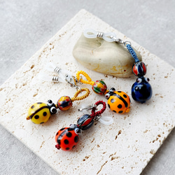 G011 てんとう虫 ガラスビーズ 手編み メガネ留めチャーム バッグ