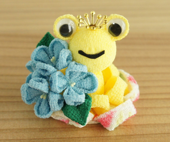 蝶とカエルの緑色ケース ちりめん 未使用品 つまみ細工 ちりめん 紫陽花 あじさい 王冠カエル かえる その他置物