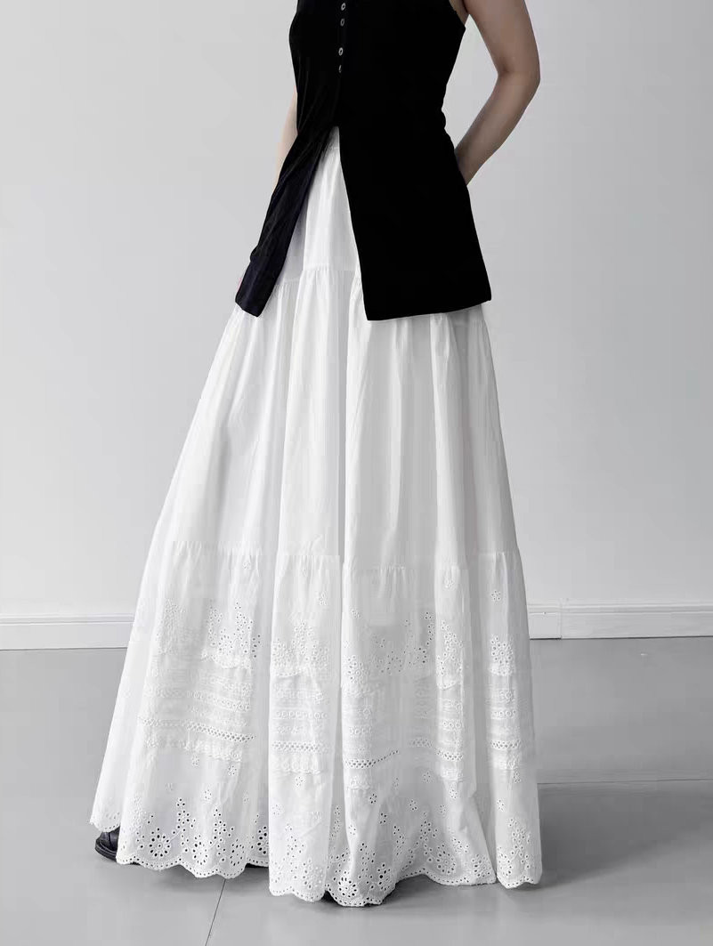 コーデの見た目温度を下げる清楚な透かし花模様♪パンチングレーススカート