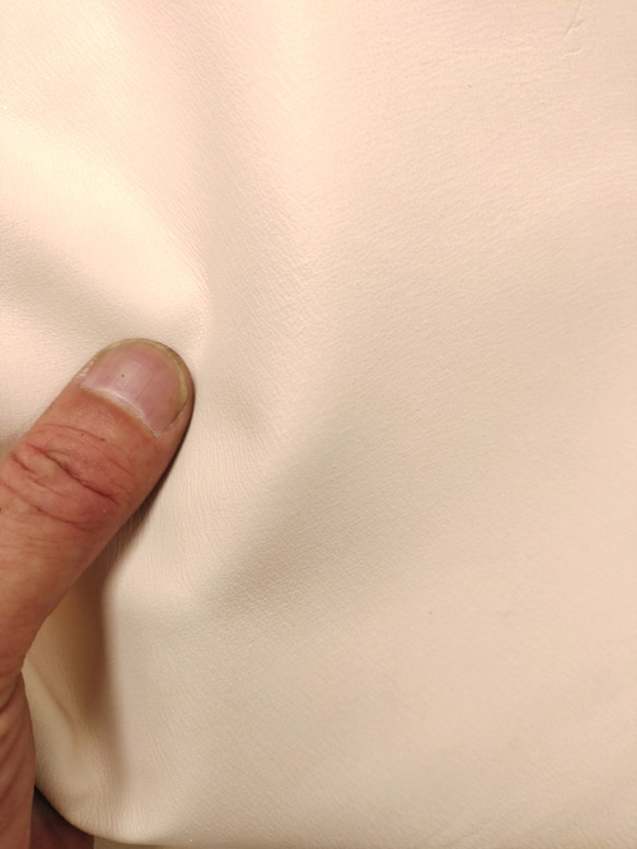 薄手レザー（羊革割吟・裏用革）１枚革　革の大きさ‐55㌥前後　革の厚み‐0.5mm前後 2枚目の画像
