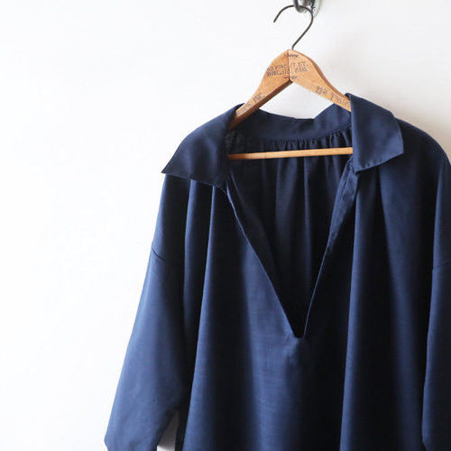 夏／最終ＳＡＬＥ　上質ギマ擬麻コットン　Vネック スキッパー ロング シャツ ワンピース　ゆったり 重ね着　ネイビー R44A 最終SALE ギマ擬麻コットン Vネック スキッパー ロング