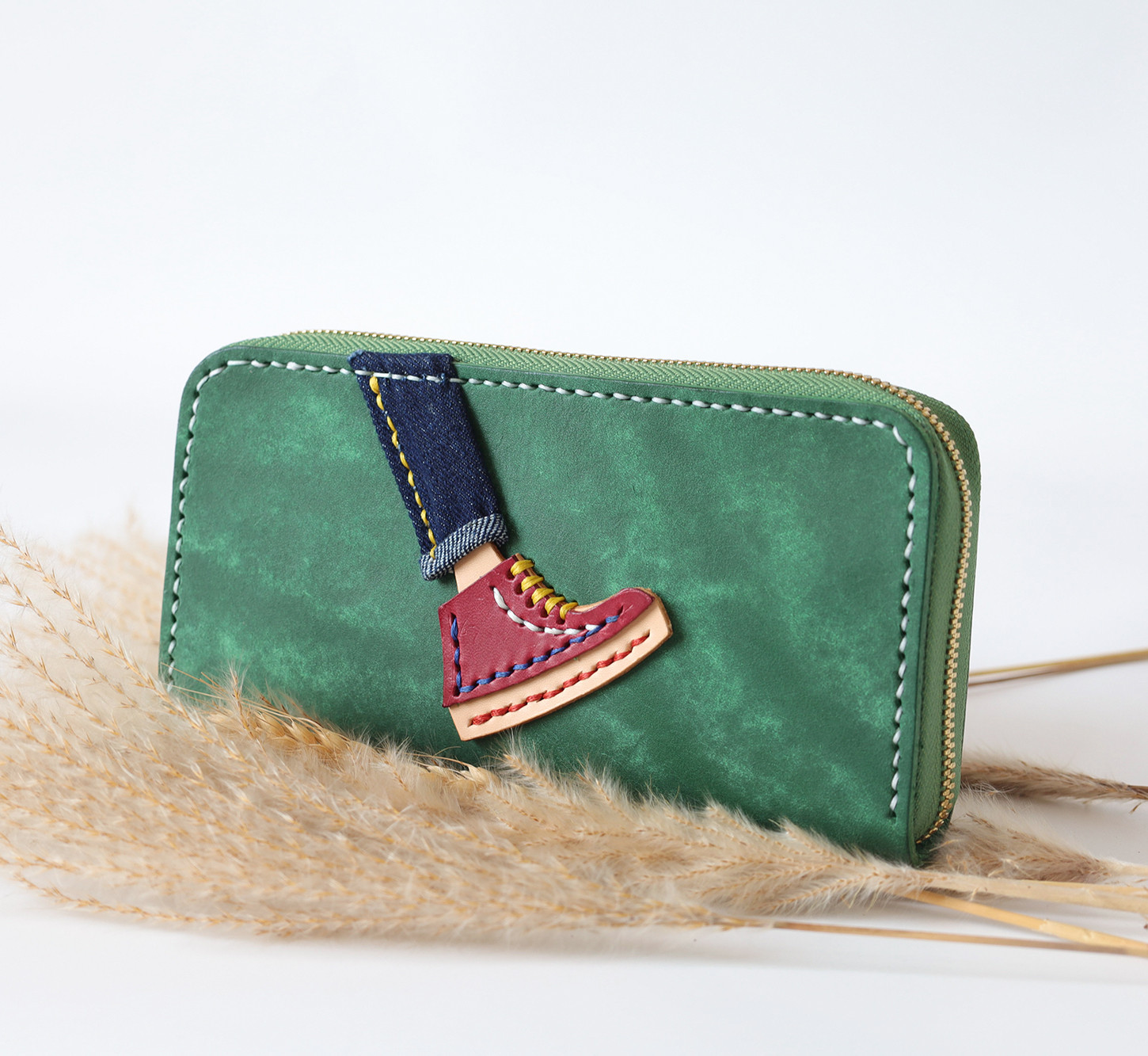 【一歩ずつ】本革×デニム素材｜立体モチーフ付きハンドメイド長財布