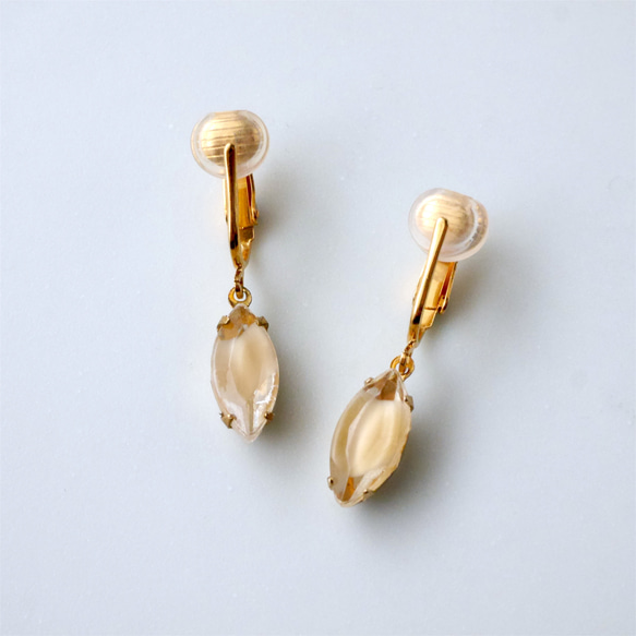 ヴィンテージビジューのイヤリング/ピアス beige givre 1枚目の画像