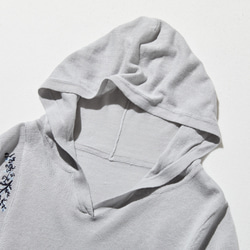 ★現貨★柔軟舒適！灰色連帽針織套頭刺繡上衣 250615-1 第2張的照片