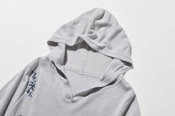 ★現貨★柔軟舒適！灰色連帽針織套頭刺繡上衣 250615-1 第2張的照片