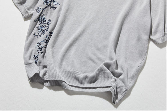 ★現貨★柔軟舒適！灰色連帽針織套頭刺繡上衣 250615-1 第4張的照片