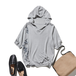 ★現貨★柔軟舒適！灰色連帽針織套頭刺繡上衣 250615-1 第1張的照片