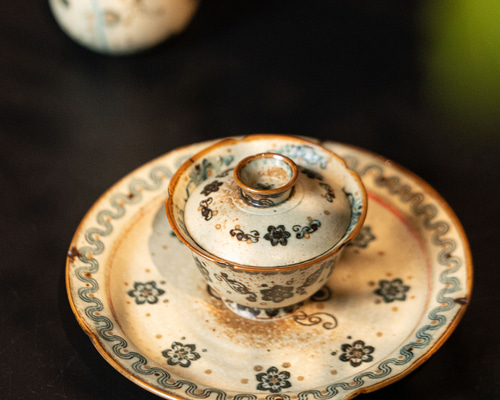 中国古美術・珍蔵收・藍釉青花龍図陶磁器皿・青花瓷器・陶芸・純手絵・文房置物 中国古美術・珍蔵收・藍釉青花龍図陶磁器皿・青花瓷器・陶芸・純