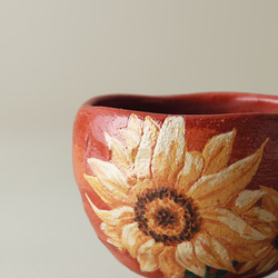 2025夏  新作 楽焼〚赤楽 ひまわり〛抹茶碗　茶入印　贈り物　茶道具　季節茶碗 2枚目の画像