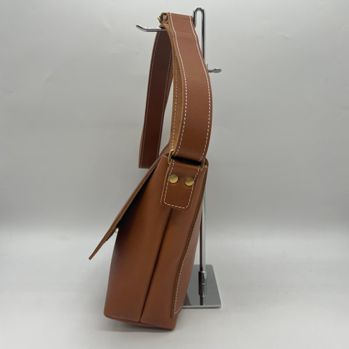 レザーフラップショルダーバッグM（ハンドメイド／A5収納可