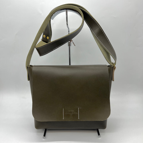 レザーフラップショルダーバッグM（ハンドメイド／A5収納可