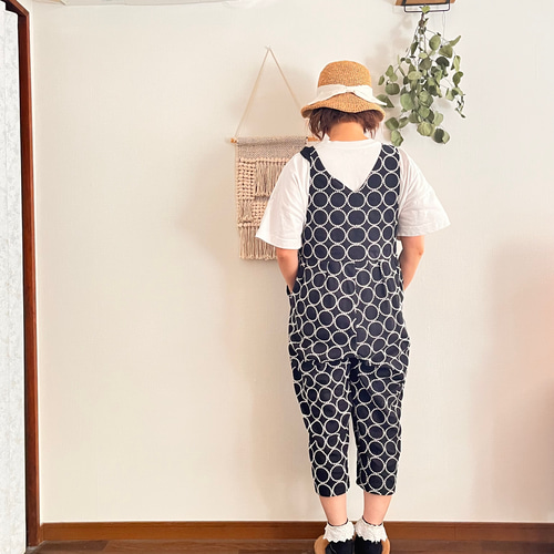 うしろ姿が可愛いミナペルホネンのサロペット オールインワン