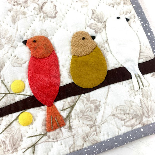 パッチワークタペストリーキット／小鳥のタペストリー／完成品