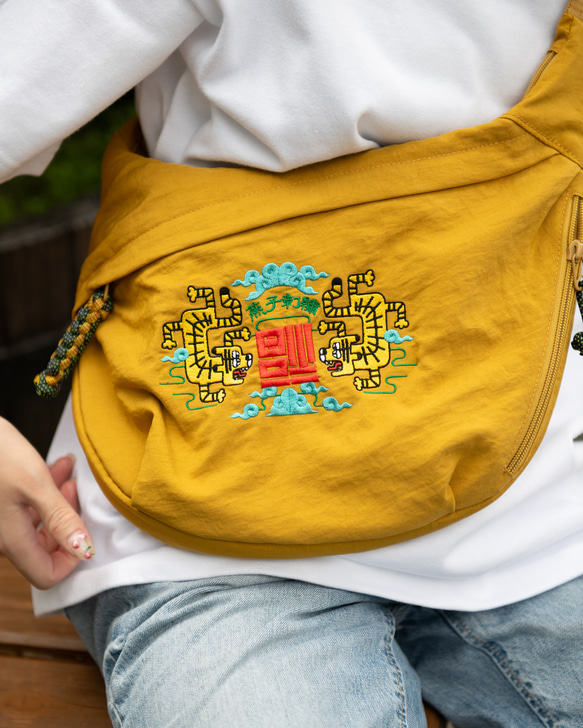 倒福と虎 ボディバッグ 文字変更可能 ショルダーバッグ ショルダー