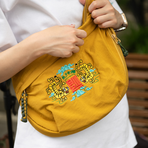 倒福と虎 ボディバッグ 文字変更可能 ショルダーバッグ ショルダー