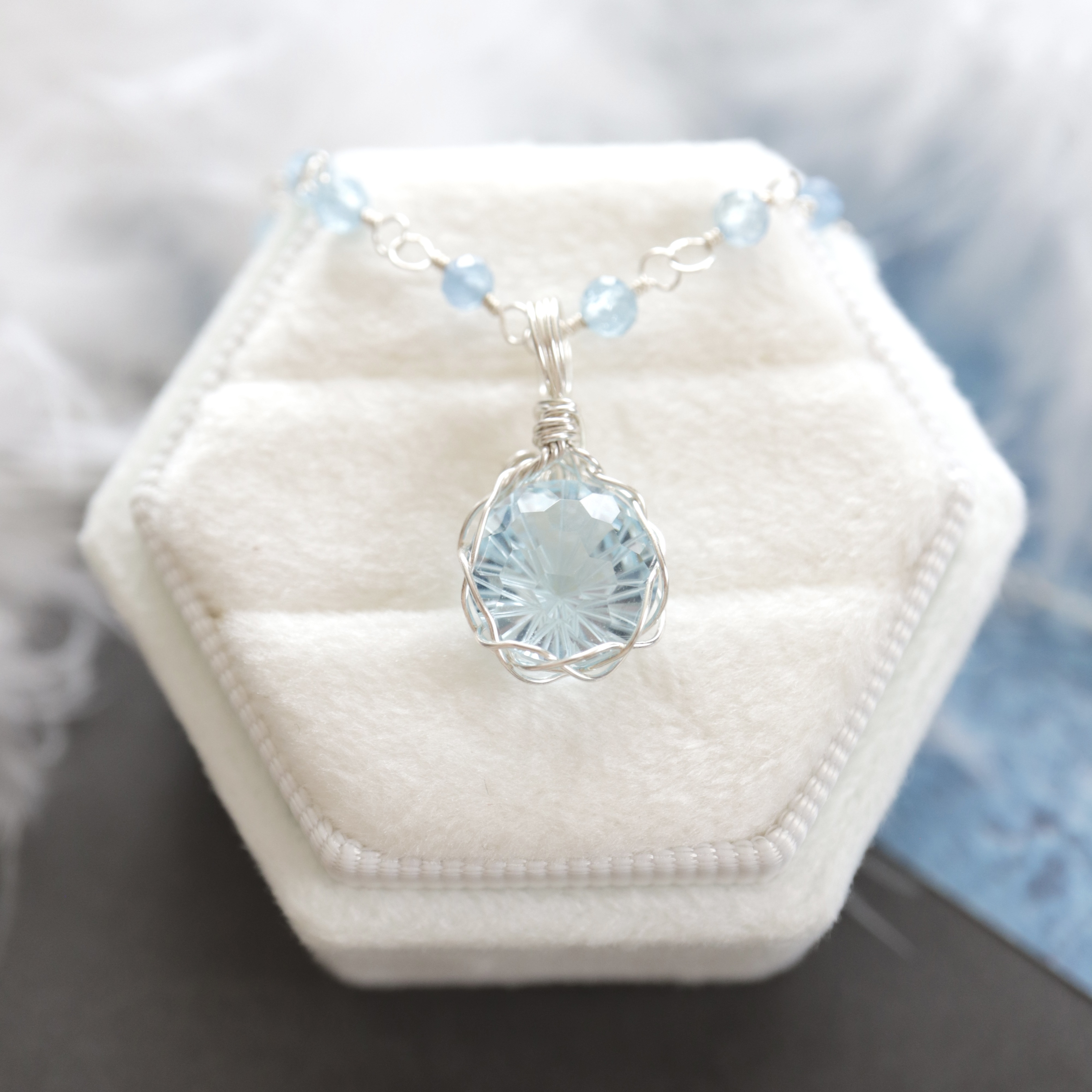 【1点もの】スカイブルートパーズ《夏夜のきらめき》｜透明な光が揺れるアクセサリー