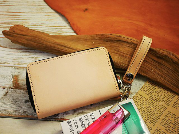 レザータバコケース ターコイズコンチョ ラウンドファスナー 小物入れ ハンドメイド 姫路レザー 牛本ヌメ革 生成ヌメタン 3枚目の画像