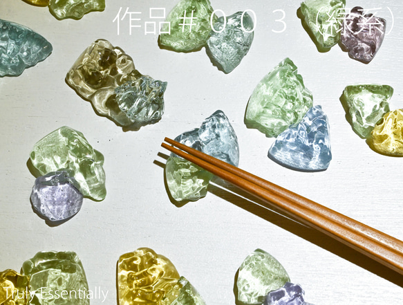【５点セット】●「 KAKERAのヒカリ 」シリーズ、透明ガラスの箸置き・パステル調。 4枚目の画像