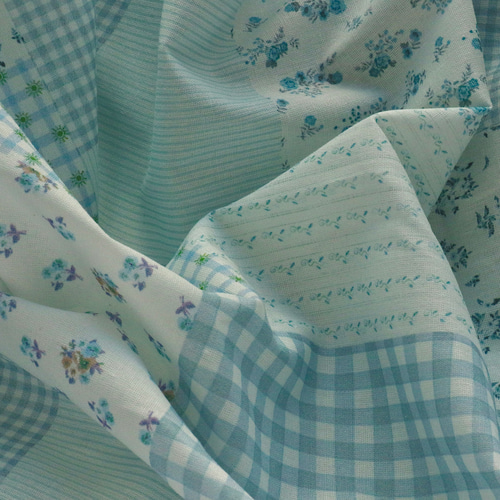 再入荷商品【生地】100％コットン ブルー系パッチワーク風 花柄