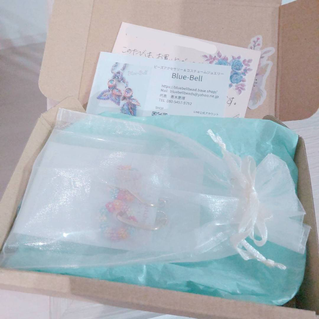 夏のきらめきを纏う☆　貝殻が揺れるネックレス