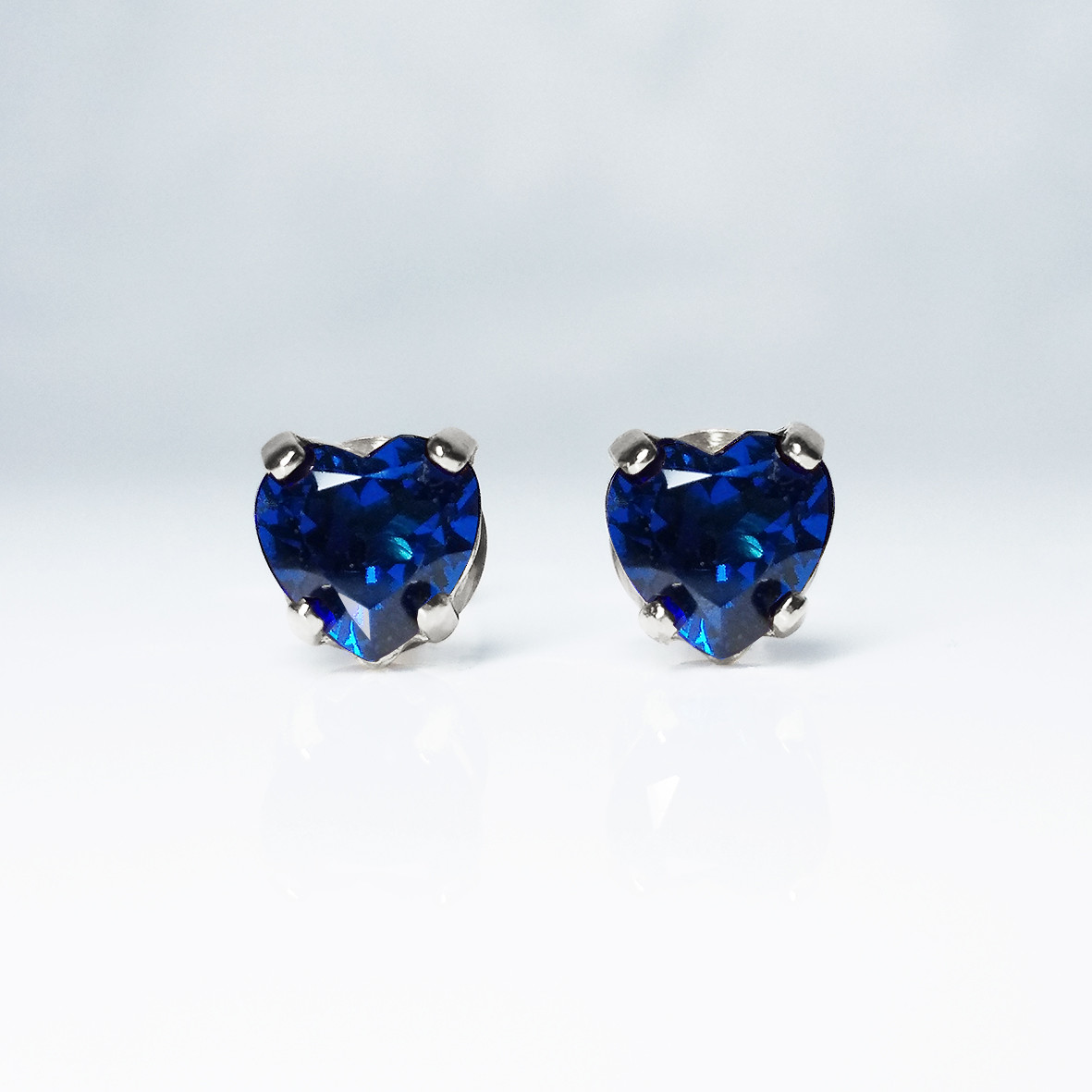 美しいハートカット。ブルースピネルのピアス　[送料無料]