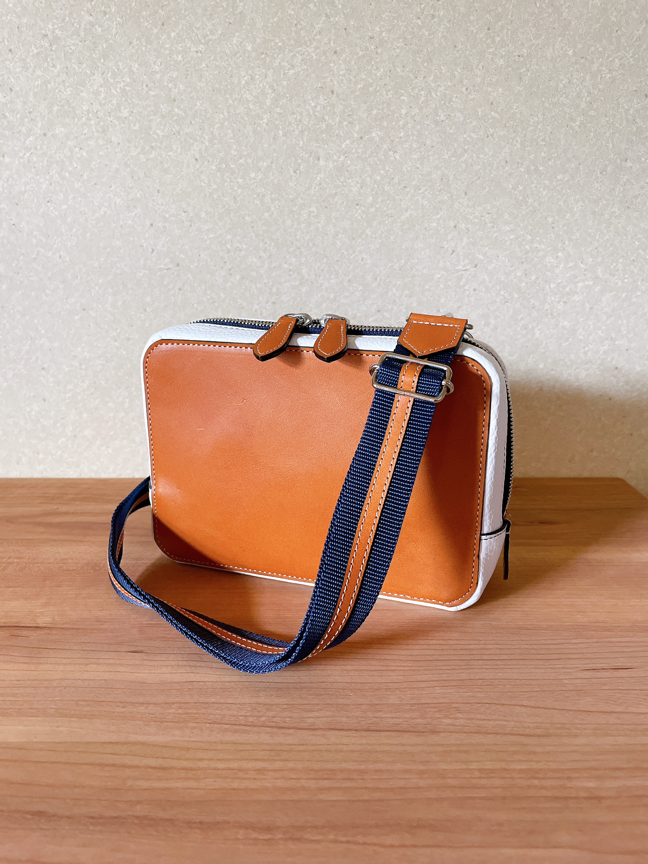 小さめボディーバッグ　ショルダーバッグ　レディース　海外旅行時にも貴重品を肌身離さず持ち歩く