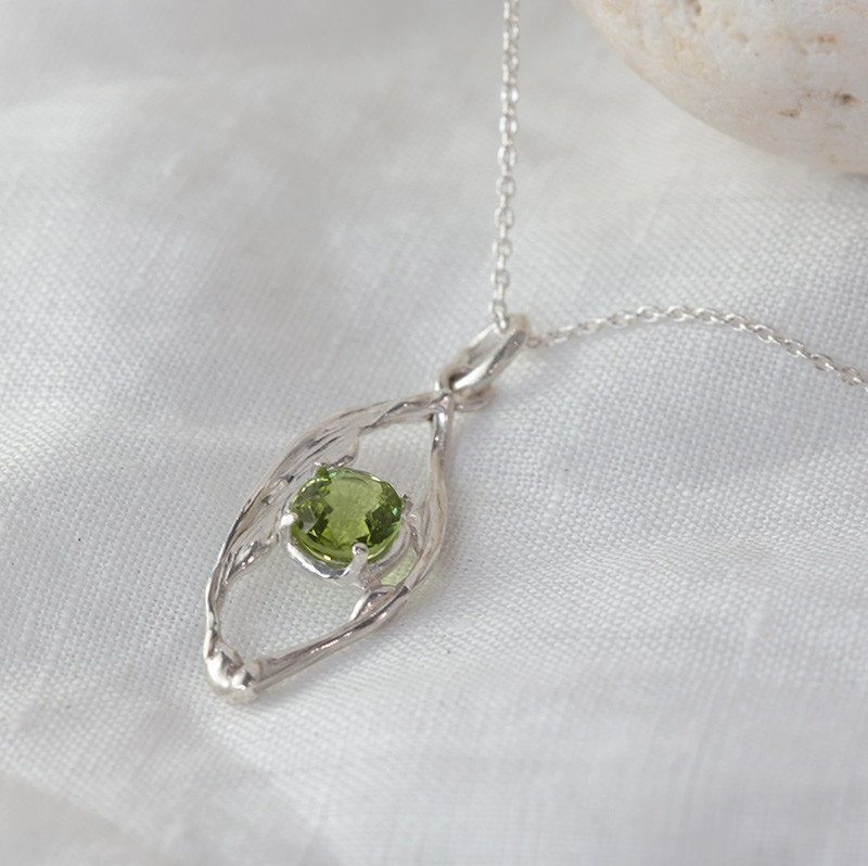 【１点もの/ペリドット/シルバーネックレス】天然石 明るいオリーブグリーン ペリドット シルバー リング