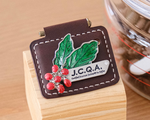 コーヒーインストラクターバッジの台座｜ 本革 レザー｜ 台布 ブローチ