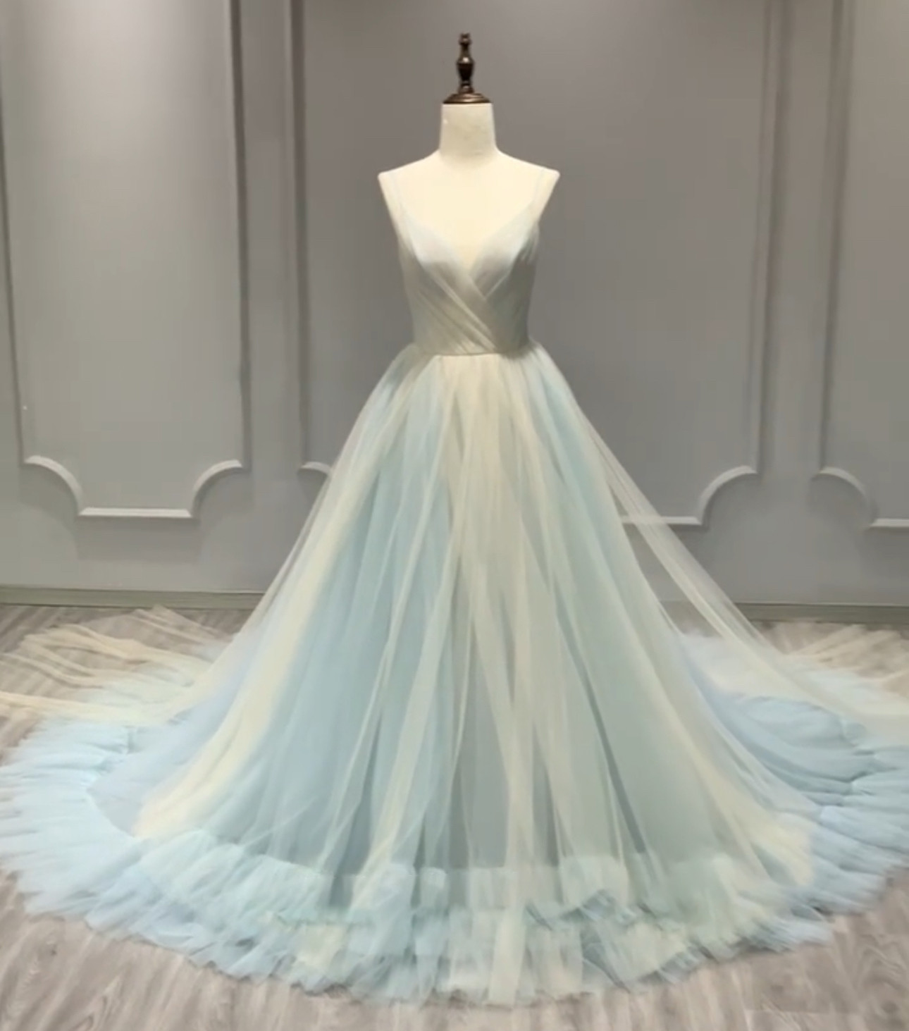 WEB限定　水色　グラデーション　高品質　上品ソフトチュール　ワンピース　パーティードレス成人式卒業式衣装ステージ音楽会