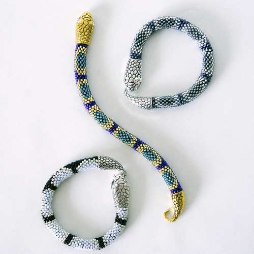 ヘビビーズブレスレット ヘビモチーフ・アニマルカラー】ビーズブレスレット｜神聖な守りヘビ
